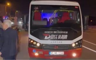 Düzce’de şehiriçi yolcu minibüsü yayaya  çarptı