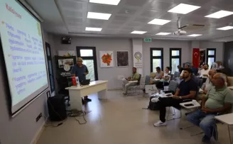 Efes Tarlası’nda nar üreticilerine eğitim