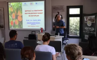  Efes Tarlası Yaşam Köyü’nde şeftali üreticilerine eğitim