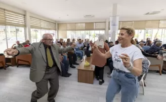 Emekli evlerinde bayram coşkusu