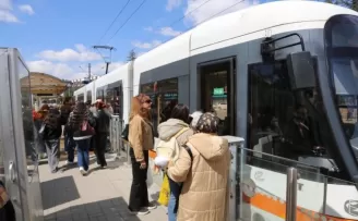 Eskişehir’de öğrenciler “Bas Geç” ile ulaşımda nefes aldı