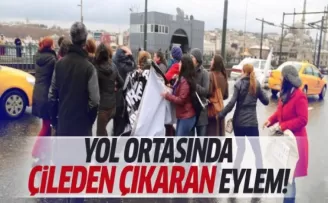 Eylemci kadınlar Galata Köprüsü’nde yolu kapattı