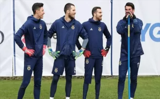 Fenerbahçe'ye kalecilerinden kötü haber