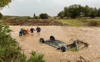 Foça’da yağış rekoru kırıldı! Ekipler seferber!