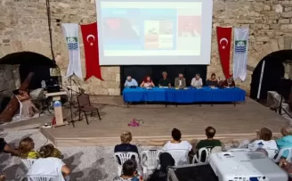 Foçalı yazarlar tarihi kalede buluştu