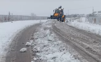 Gaziantep Büyükşehir’den köy yollarında yoğun karla mücadele