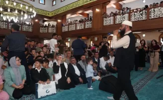 Gaziantep’te Celal Karatüre ilahileri çocuklarla söyledi