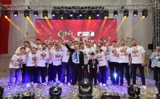 Gebze’de şampiyon takım, şampiyon oyuncularını bırakmadı