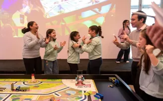 Geleceğin mühendis kızları, yaratıcılığı İzmir’de teknolojiyle buluşturdu