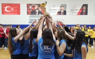 Gölcük’te okullararası turnuvada dereceye girenler ödüllendirildi