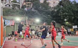 Gölcük’te rekor katılımlı sokak basketbolu turnuvası sona erdi