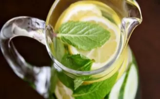 Güne limonlu su içerek başlayın