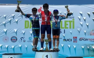 Güreşte ve bisiklette Sakaryalı sporcular madalyaları topladı