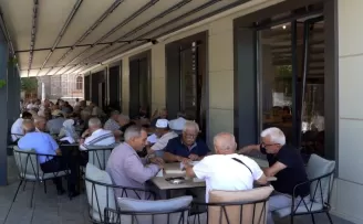 Hizmete giren emekliler lokaline kısa sürede yoğun ilgi