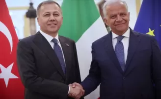 İçişleri Bakanı Yerlikaya, İtalyalı mevkidaşıyla Roma’da görüştü