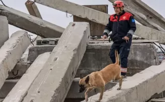 İki kardeş afetlerde mucize yaratıyor