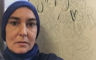 İslam'ı seçen İrlandalı şarkıcıdan Müslümanlara teşekkür
