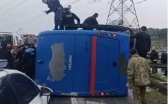İstanbul’da cezaevi nakil aracı devrildi: 19 yaralı