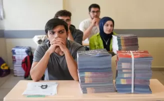 İstanbul Maltepe’de sınav yolculuğuna kitap desteği