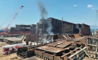İzmir Aliağa’da yakıt tankeri yangınına hızlı müdahale
