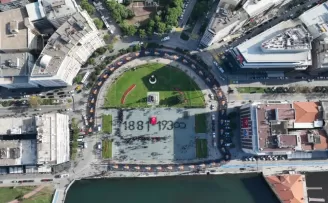 İzmir Ata’sına 350 metrelik posterle yürüdü