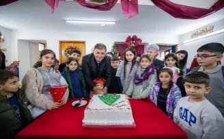 İzmir Basmane’de çocuklara yeni yıl coşkusu