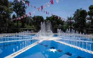 İzmir Bornova’da Büyükpark’in simge havuzu yenilendi