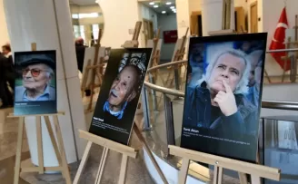 İzmir Bornova’da ’Edebiyatın Yüzleri’ sergisine  büyük ilgi