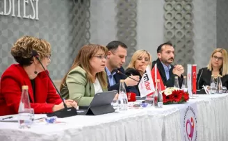 İzmir Bornova’da kadın haklarına duyarlı panel