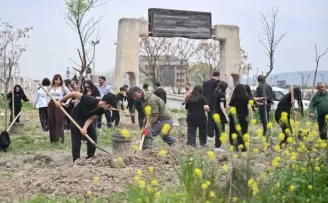 İzmir Bornova’da öğrenciler doğaya can oldu