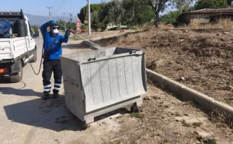 İzmir Büyükşehir’in ilaçlama ekibi 30 ilçede iş başında