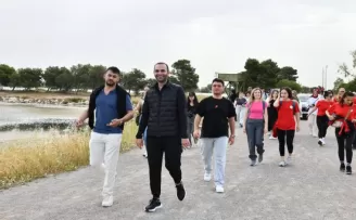 İzmir Çiğli’de gençlik Atatürk için yürüdü