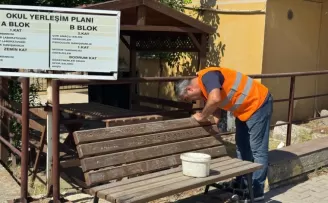 İzmir Çiğli’de okul bahçeleri yeni dönem öncesi yenilendi