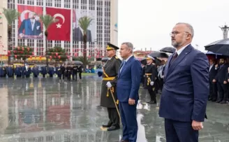 İzmir’de Cumhuriyet coşkusu başladı
