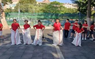 İzmir’de Geleneksel Çocuk Oyunları Şenliği coşkuyla geçti