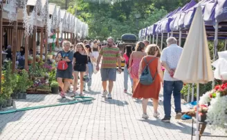 İzmir’de Kültürpark çiçek açtı