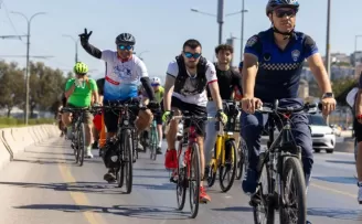 İzmir’de sağlıklı yaşama ve temiz çevreye pedalladılar