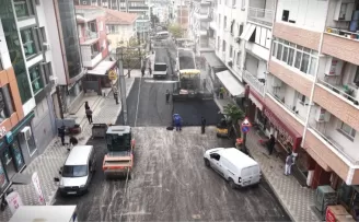 İzmir’de ulaşımı rahatlatan asfalt atağı