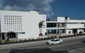 İzmir Güzelbahçe’de çifte açılış