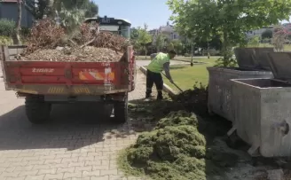 İzmir Güzelbahçe’de yaz temizliği