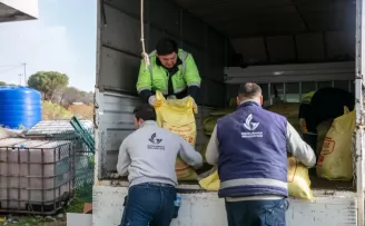 İzmir Güzelbahçe’den çiftçiye gübre desteği