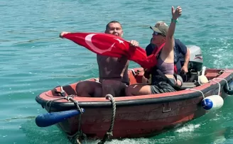 İzmir’in gururu Tuna bir kez daha tarih yazdı... Tuna, ’Manş’ hedefine ulaştı!