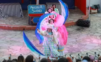 İzmir Karabağlar’da ’Neşeli Sokaklar Mutlu Çocuklar’ coşkusu