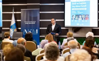 İzmir Narlıdere’de 3. Yaş Üniversitesi