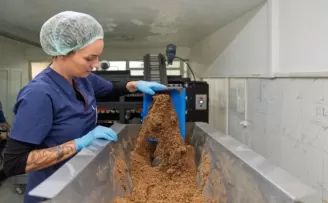 İzmir sahipsiz canlar için kendi mamasını üretiyor