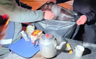 İzmir Zabıtası’ndan fahiş fiyat ve izinsiz satışa geçit yok!