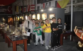 İzmirli öğrenciler, dil becerilerini gezerek pekiştiriyor