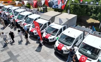İzmit’in araç filosunu 400’e çıkardı... Yeni hizmet araçları tanıtıldı