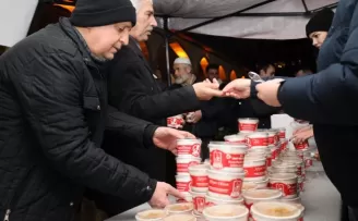 İzmit’te Çanakkale Şehitleri anısına helva ikramı