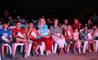 İzmit’te Yassıbağlı miniklerin sinema keyfi